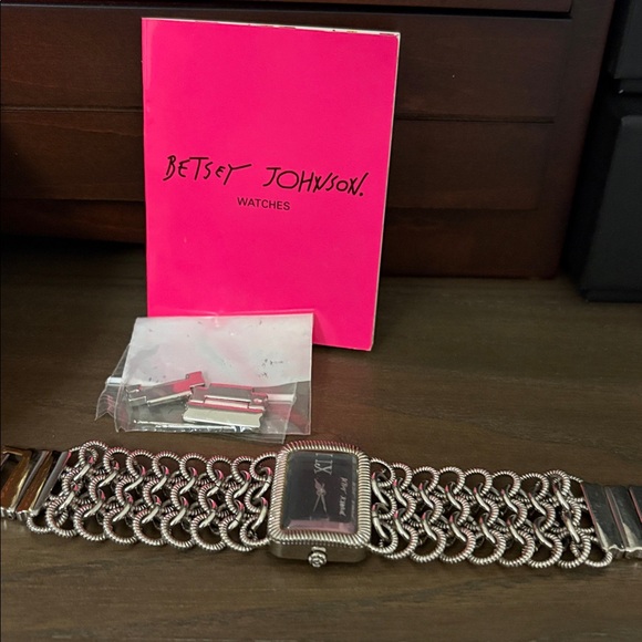 Betsey Johnson chain watch with case and pillow - Picture 11 of 14